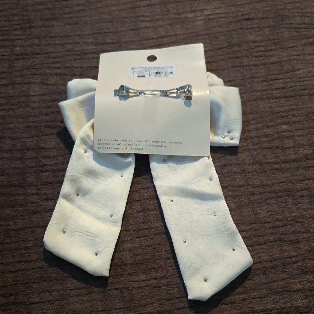 A New Day Cream Satin Rhinestone Bow Hair‎ Chip NWT